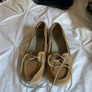 Woman’s Sperry docksiders